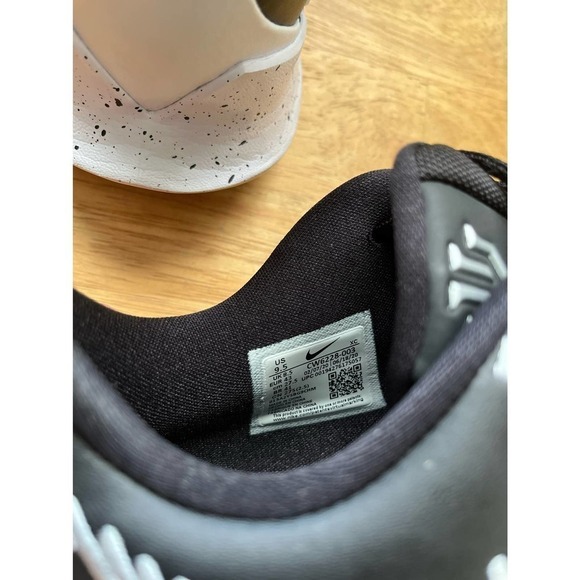𝅺nike Kyrie Low 3 team size 9.5 - Picture 9 of 10